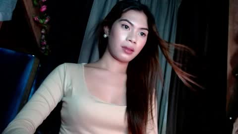 sweet_vell online show from May 30, 5:21 pm