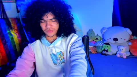 Steven independent model online show from February 7, 3:23 am