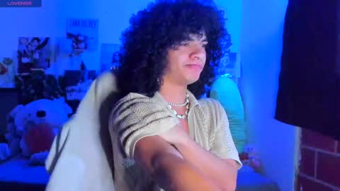 Steven independent model online show from March 7, 11:29 am