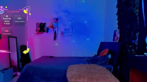 Steven independent model online show from October 14, 6:09 pm