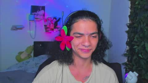 Steven independent model online show from April 18, 2:10 pm