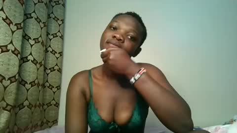 Snapshot of sweetassbabe20 chatting on June 24, 1:48 am Sweetass online show from June 24, 1:48 am