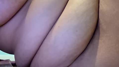 Snapshot of sweetbabe4u27 chatting on November 6, 6:58 am sweetbabe4u27 online show from November 6, 6:58 am