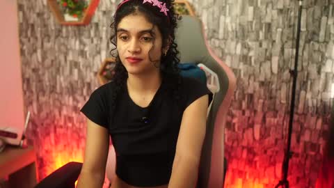 Salom independent model online show from April 18, 5:06 pm