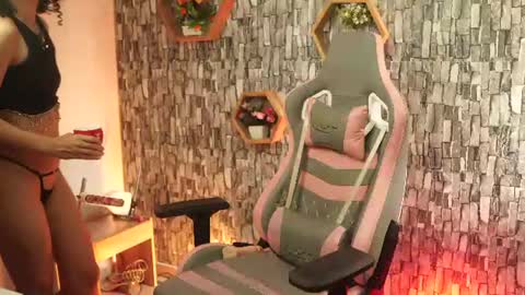 Snapshot of sweetbonii chatting on July 2, 7:53 pm Salom independent model online show from July 2, 7:53 pm
