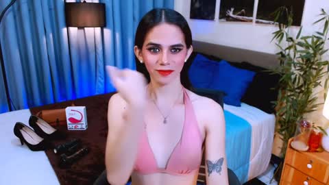 its your chesca  online show from December 4, 7:06 am