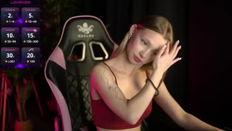 Lina online show from April 8, 4:51 pm