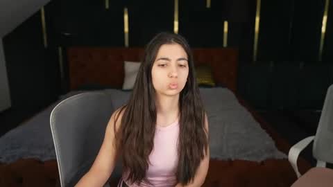 Snapshot of sweetdesiree_ chatting on April 13, 10:10 am Amelia online show from April 13, 10:10 am