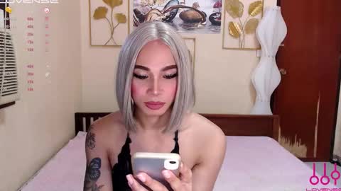 sweetkatniss online show from September 17, 5:20 am