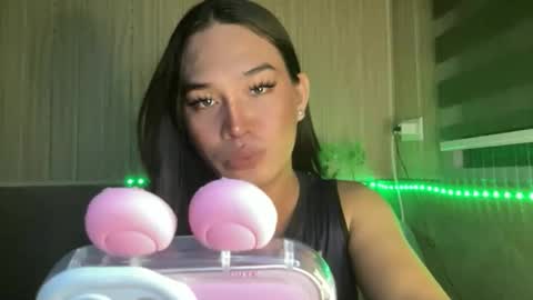 Snapshot of sweetgirl_rhainexxx chatting on May 15, 1:18 pm sweetgirl_rhainexxx online show from May 15, 1:18 pm