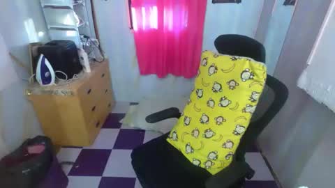 Snapshot of sweetgrace25 chatting on April 1, 9:56 pm IM YOUR GRACE online show from April 1, 9:56 pm