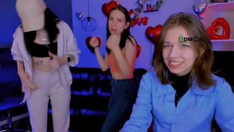 Chloe online show from March 2, 9:49 am