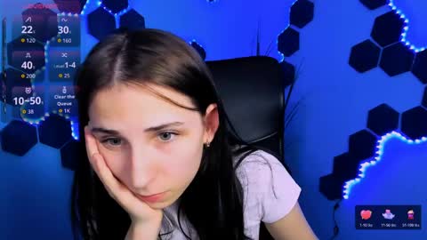 Chloe online show from May 11, 4:04 pm