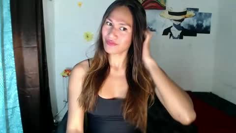 Snapshot of sweetiekimz chatting on March 10, 4:46 pm Rosemarie online show from March 10, 4:46 pm