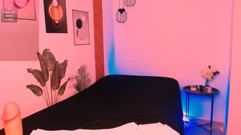 Snapshot of sweetjames2810 chatting on February 4, 2:50 am SWEETJAMES online show from February 4, 2:50 am