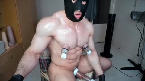 Snapshot of sweetmuscles_boy chatting on June 23, 5:16 am Lorenzo online show from June 23, 5:16 am