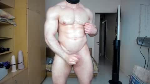 Snapshot of sweetmuscles_boy chatting on July 7, 6:47 am Lorenzo online show from July 7, 6:47 am