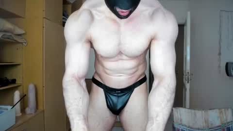 Snapshot of sweetmuscles_boy chatting on July 17, 7:04 am Lorenzo online show from July 17, 7:04 am