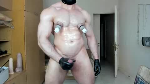 Snapshot of sweetmuscles_boy chatting on July 21, 6:05 am Lorenzo online show from July 21, 6:05 am