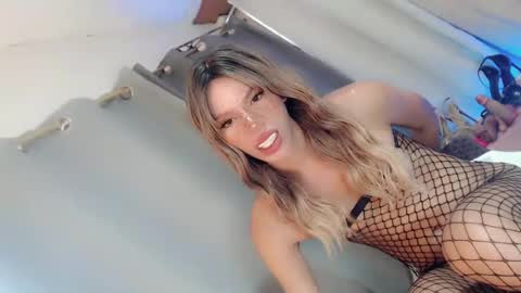 sweetnaughty_mia online show from July 18, 3:54 am