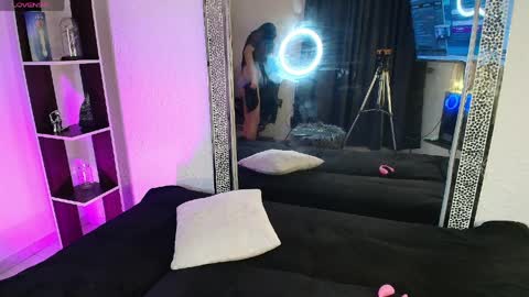 Snapshot of sweetobsidian_boy chatting on April 8, 1:44 pm obsidian online show from April 8, 1:44 pm