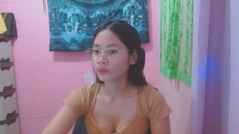 Snapshot of sweetsexygirl20 chatting on June 22, 5:59 am Mia online show from June 22, 5:59 am