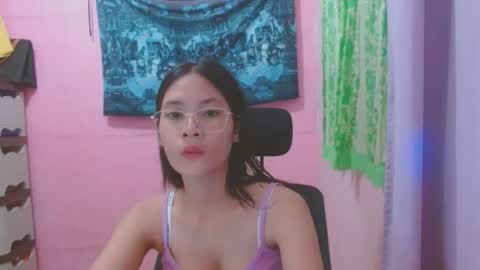 Snapshot of sweetsexygirl20 chatting on June 23, 6:00 am Mia online show from June 23, 6:00 am