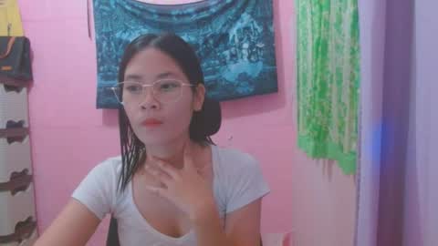 Snapshot of sweetsexygirl20 chatting on June 25, 5:45 am Mia online show from June 25, 5:45 am