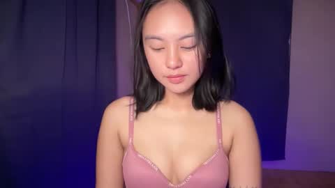 Snapshot of sweetsexyx_bella chatting on May 12, 11:24 pm sweetsexyx_bella online show from May 12, 11:24 pm