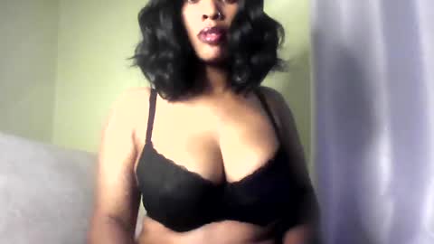 Vee online show from July 5, 9:33 pm