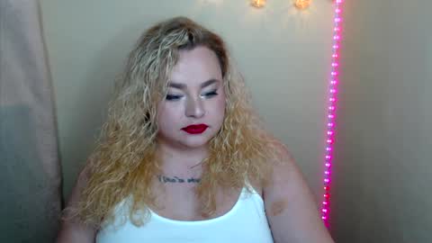 sweetvlada13 online show from May 1, 5:17 pm