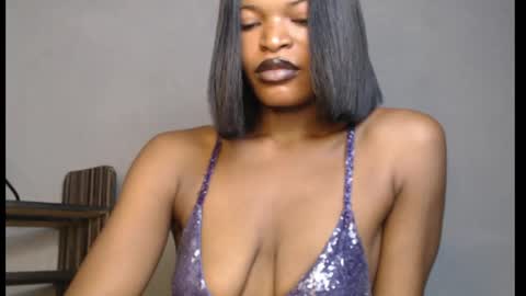 sweetxxboobsx online show from April 18, 8:07 am