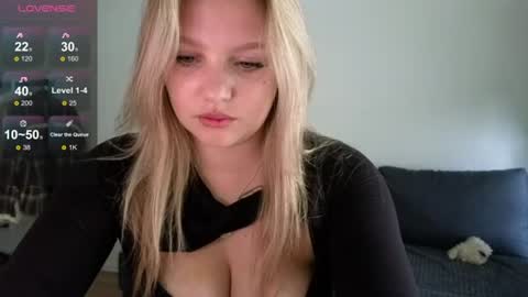 Snapshot of sweety_bettyyy chatting on June 25, 9:47 am Betty online show from June 25, 9:47 am