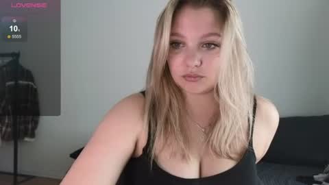 Snapshot of sweety_bettyyy chatting on July 7, 6:58 am Betty online show from July 7, 6:58 am