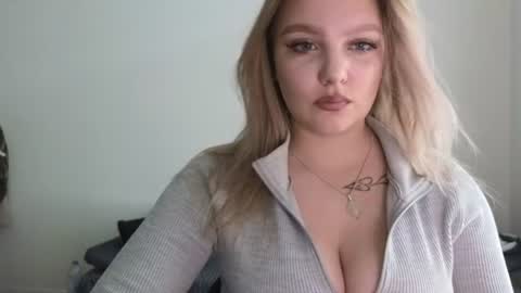 Snapshot of sweety_bettyyy chatting on July 13, 11:02 am Betty online show from July 13, 11:02 am