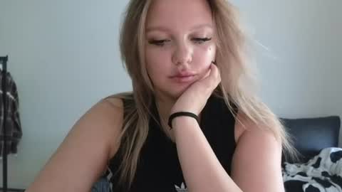 Snapshot of sweety_bettyyy chatting on July 27, 10:55 am Betty online show from July 27, 10:55 am