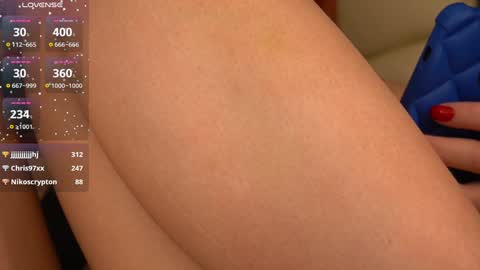 Snapshot of sweety_one_ chatting on December 17, 5:58 pm Sweety one online show from December 17, 5:58 pm