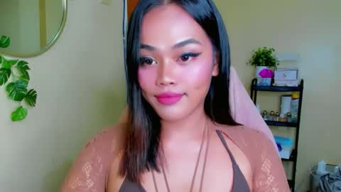 Snapshot of sweety_shane chatting on May 4, 1:18 pm sweety_shane online show from May 4, 1:18 pm