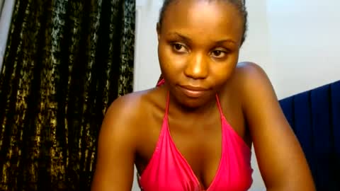 Snapshot of sweety_spixxy chatting on June 24, 11:37 pm Dolly online show from June 24, 11:37 pm