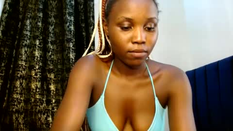 Snapshot of sweety_spixxy chatting on June 27, 12:33 pm Dolly online show from June 27, 12:33 pm