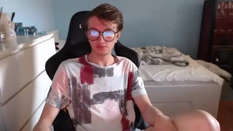 Snapshot of swetieechaarm chatting on April 6, 9:10 am Cat online show from April 6, 9:10 am