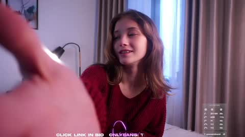 Snapshot of taitehambelton chatting on October 22, 1:39 am Mia online show from October 22, 1:39 am