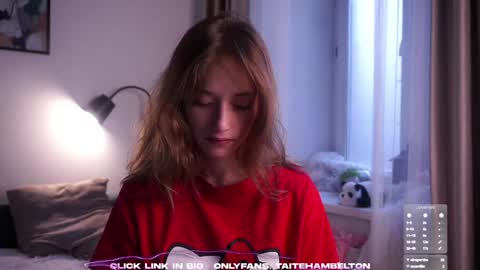 Snapshot of taitehambelton chatting on October 24, 1:46 am Mia online show from October 24, 1:46 am