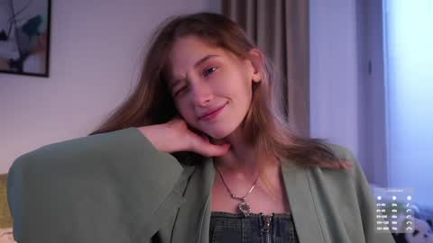 Snapshot of taitehambelton chatting on November 8, 1:39 am Mia online show from November 8, 1:39 am