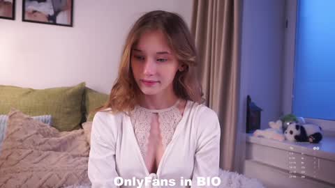 Snapshot of taitehambelton chatting on November 28, 2:14 am Mia online show from November 28, 2:14 am