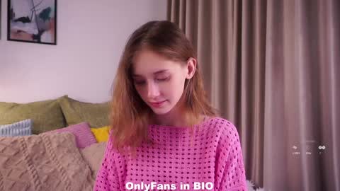 Snapshot of taitehambelton chatting on November 29, 1:30 am Mia online show from November 29, 1:30 am