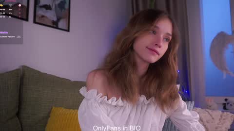 Snapshot of taitehambelton chatting on December 15, 2:38 am Mia online show from December 15, 2:38 am