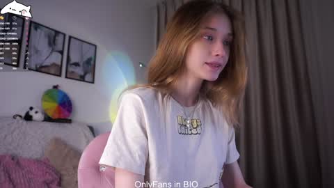 Snapshot of taitehambelton chatting on January 19, 1:31 am Mia online show from January 19, 1:31 am