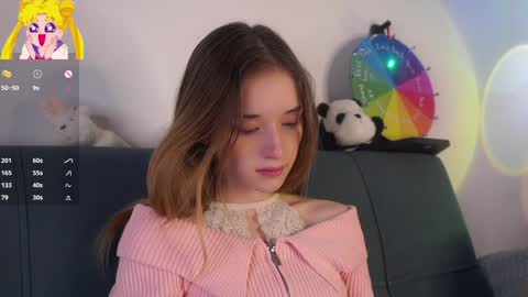 Snapshot of taitehambelton chatting on March 4, 2:17 am Mia online show from March 4, 2:17 am