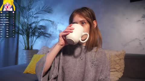 Mia online show from April 8, 2:00 am